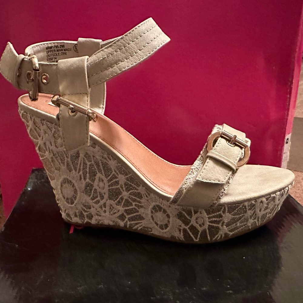 *NEW*Sz 9.5*Buckle/Not Rated* wedges